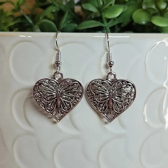 🔥LAST PAIR🔥 BUTTERFLY HEART EARRINGS - Picture 6 of 7